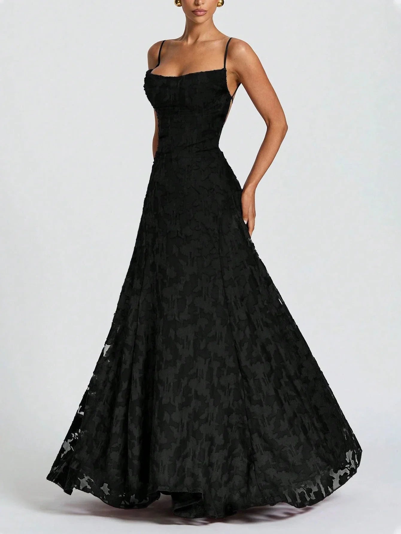 Lysandra - Robe maxi en dentelle ajustée