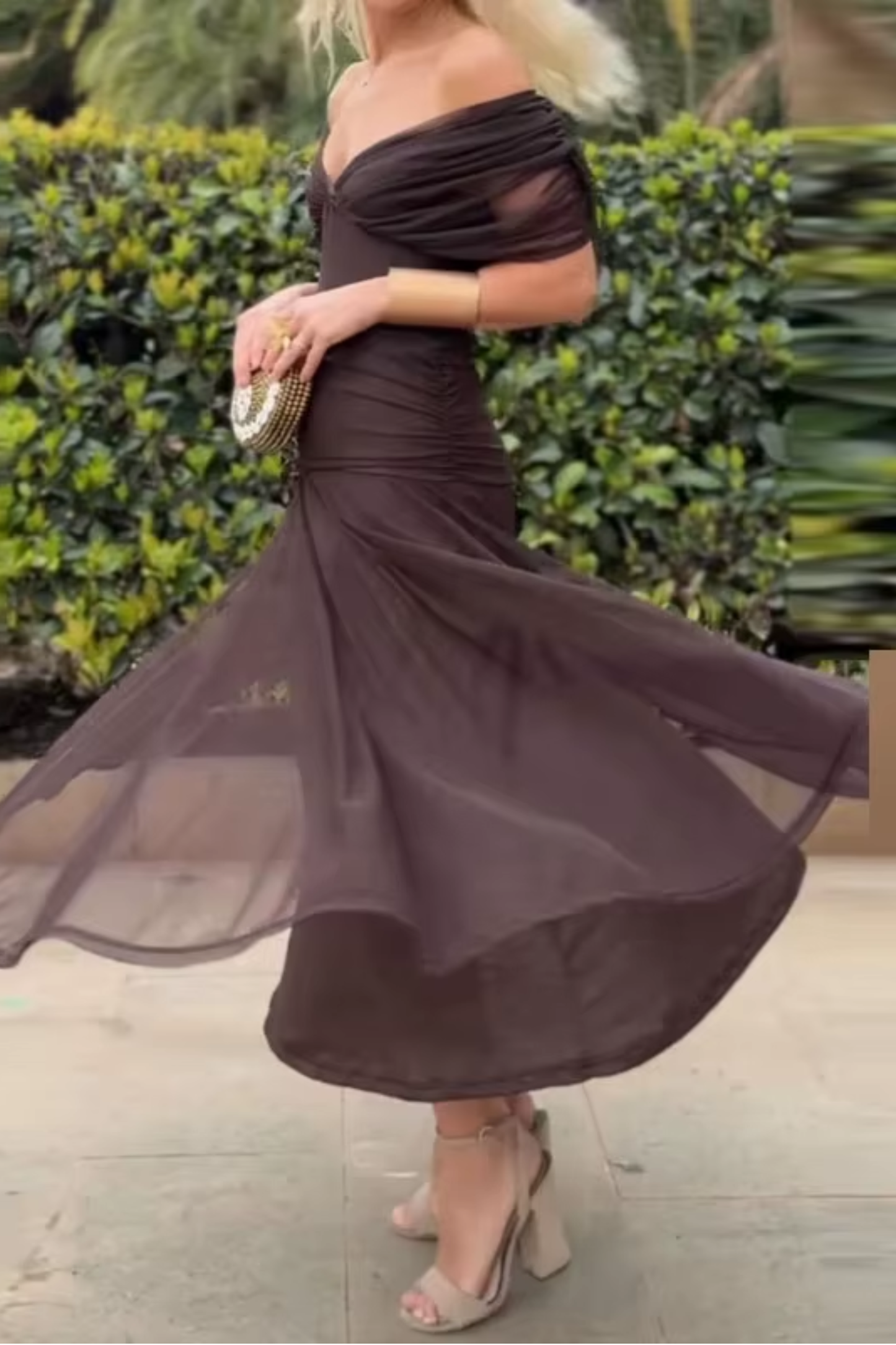 Aveline - Robe maxi cintrée avec décolleté en V