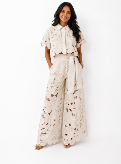 Cynthia - Blouse en dentelle et pantalon