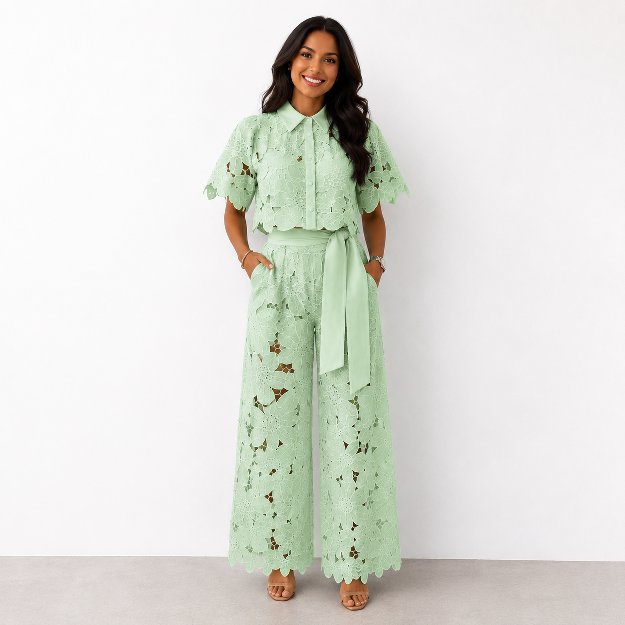 Cynthia - Blouse en dentelle et pantalon