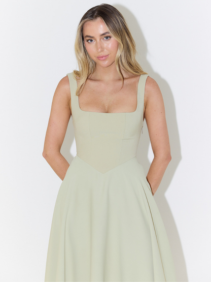 Alta - Robe midi cintrée avec décolleté carré