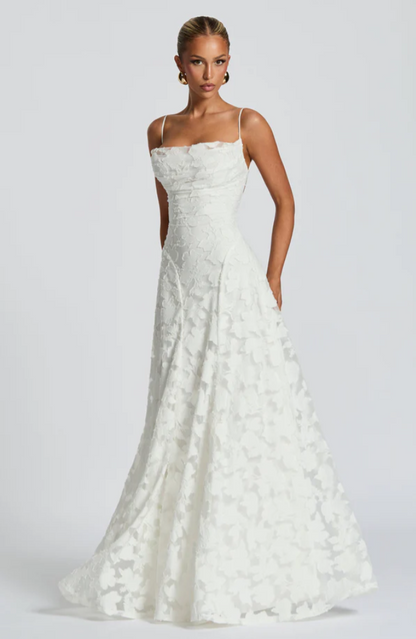 Lysandra - Robe maxi en dentelle ajustée