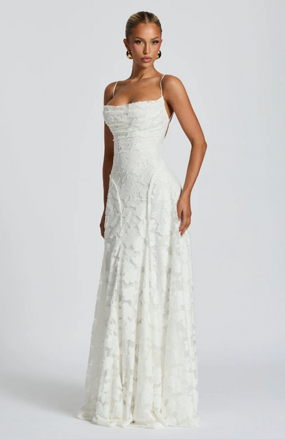 Lysandra - Robe maxi en dentelle ajustée