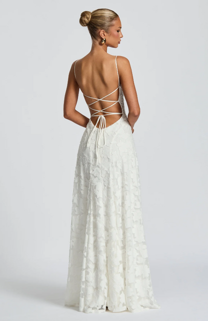 Lysandra - Robe maxi en dentelle ajustée