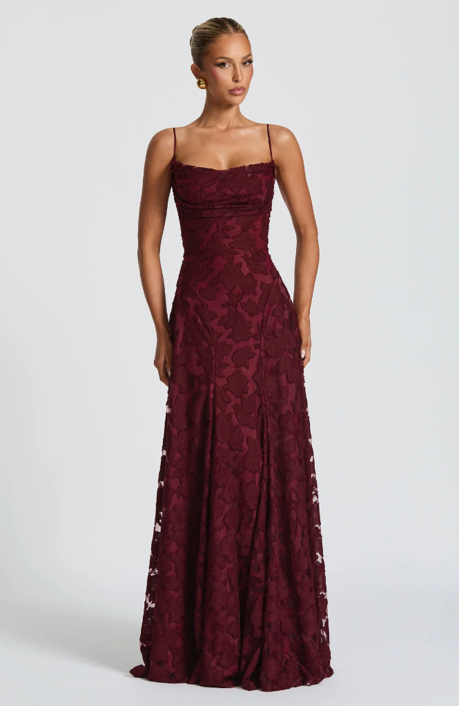 Lysandra - Robe maxi en dentelle ajustée