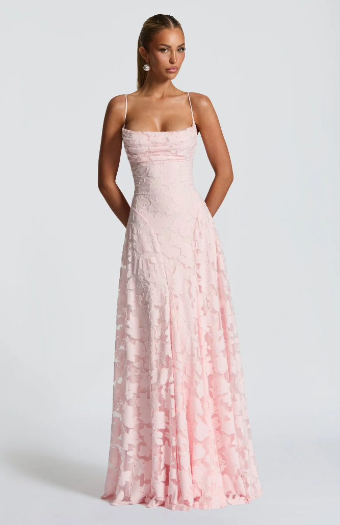 Lysandra - Robe maxi en dentelle ajustée