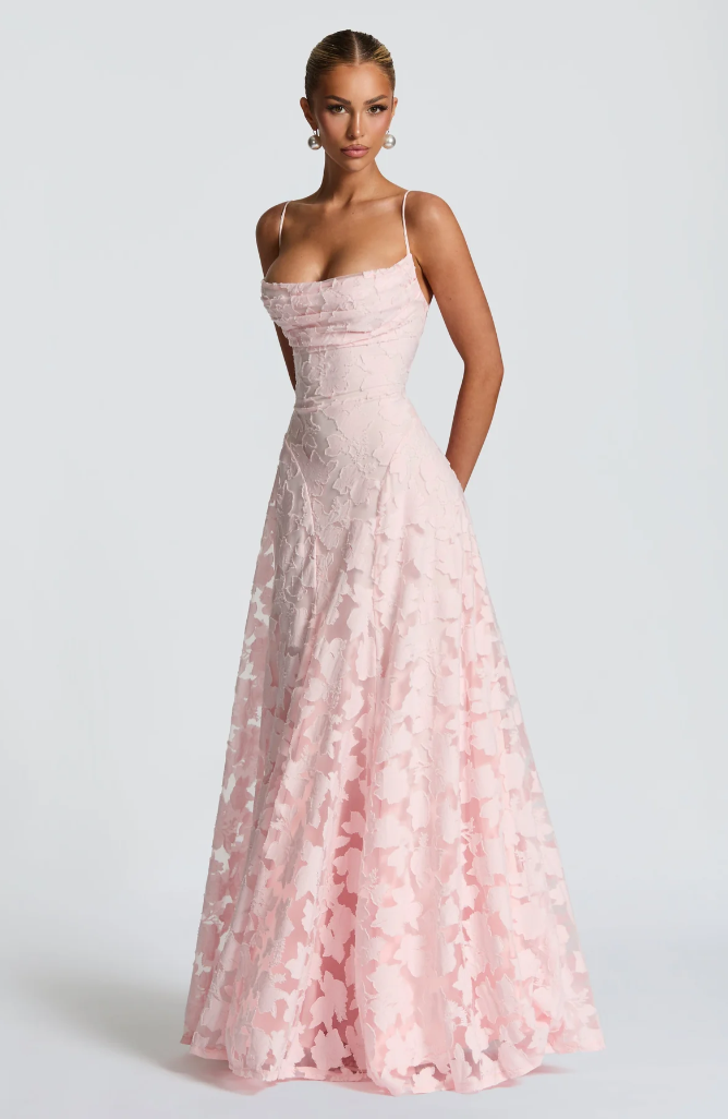 Lysandra - Robe maxi en dentelle ajustée