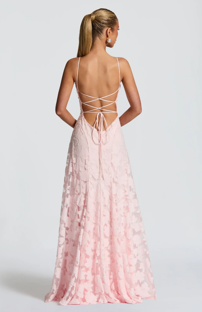 Lysandra - Robe maxi en dentelle ajustée
