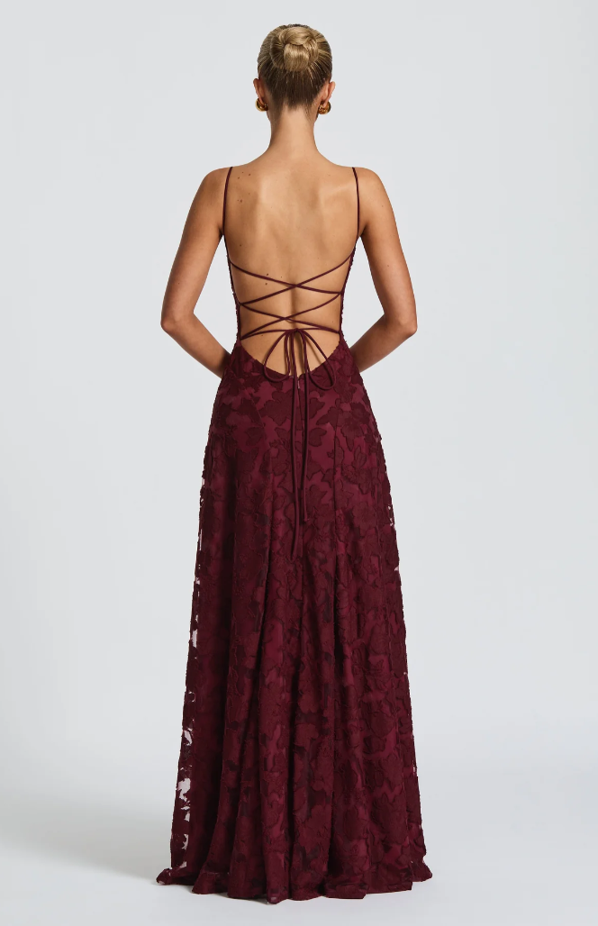 Lysandra - Robe maxi en dentelle ajustée